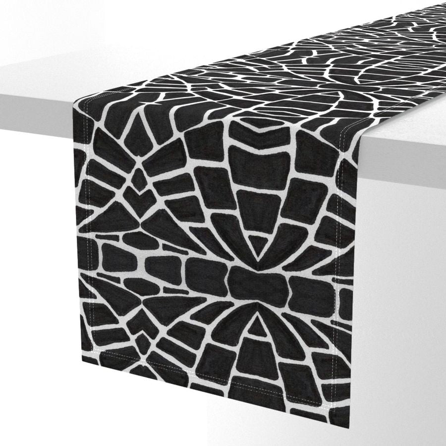 ESCUDO TABLE RUNNER