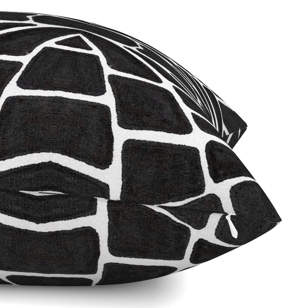 ESCUDO THROW PILLOW COVER