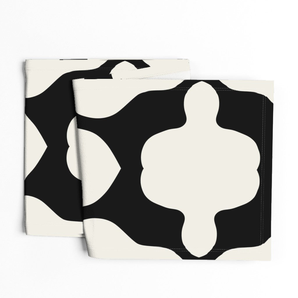 DONO GRAND TABLE RUNNER