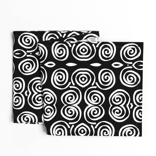 DWENNIMEN TABLE RUNNER